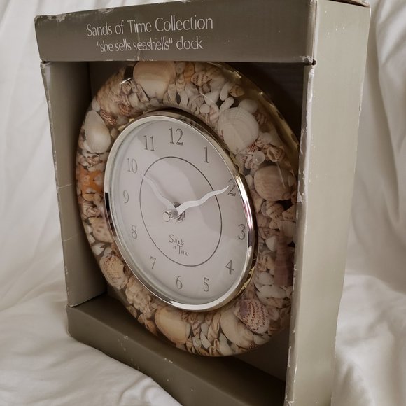 **SOLD**Sands of Time Collection "she sells seashells" 8" Battery Quartz Clock - Picture 2 of 3